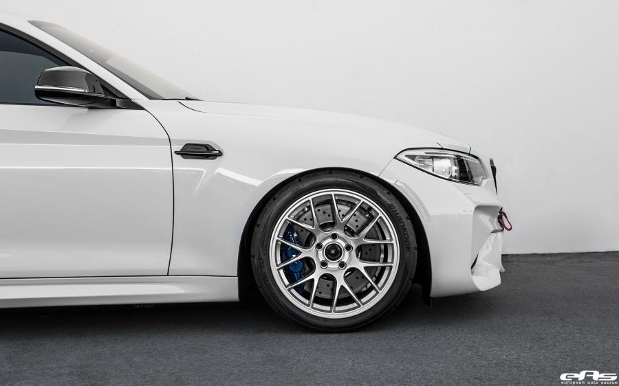 Детали экстерьера BMW M2 Coupe in Alpine White by EAS 2016 года  (фото 12 из 12)